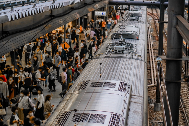 朝の通勤ラッシュの様子を上空から捉えた写真